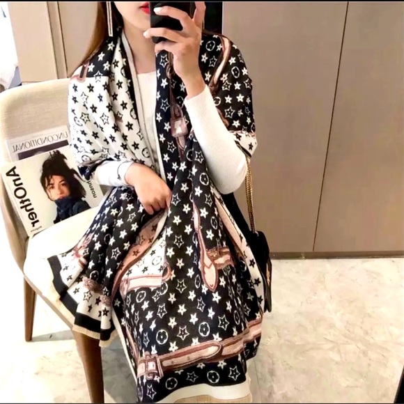 Women’s Cashmere Shawl - Picture 3 of 4